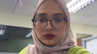 Hijab Masih Di Kantor Sambil Live Tapi Malah Bikin Ngaceng